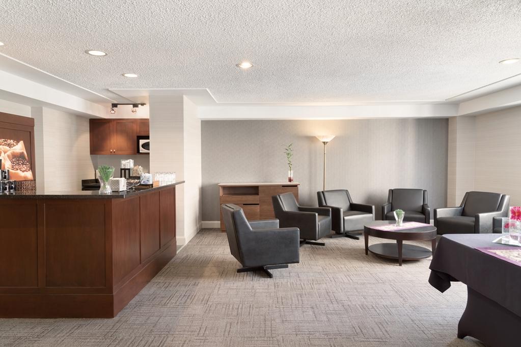 Coast Edmonton Plaza Hotel By Apa Restaurante foto