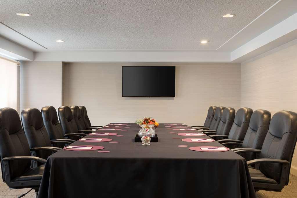 Coast Edmonton Plaza Hotel By Apa Instalações foto