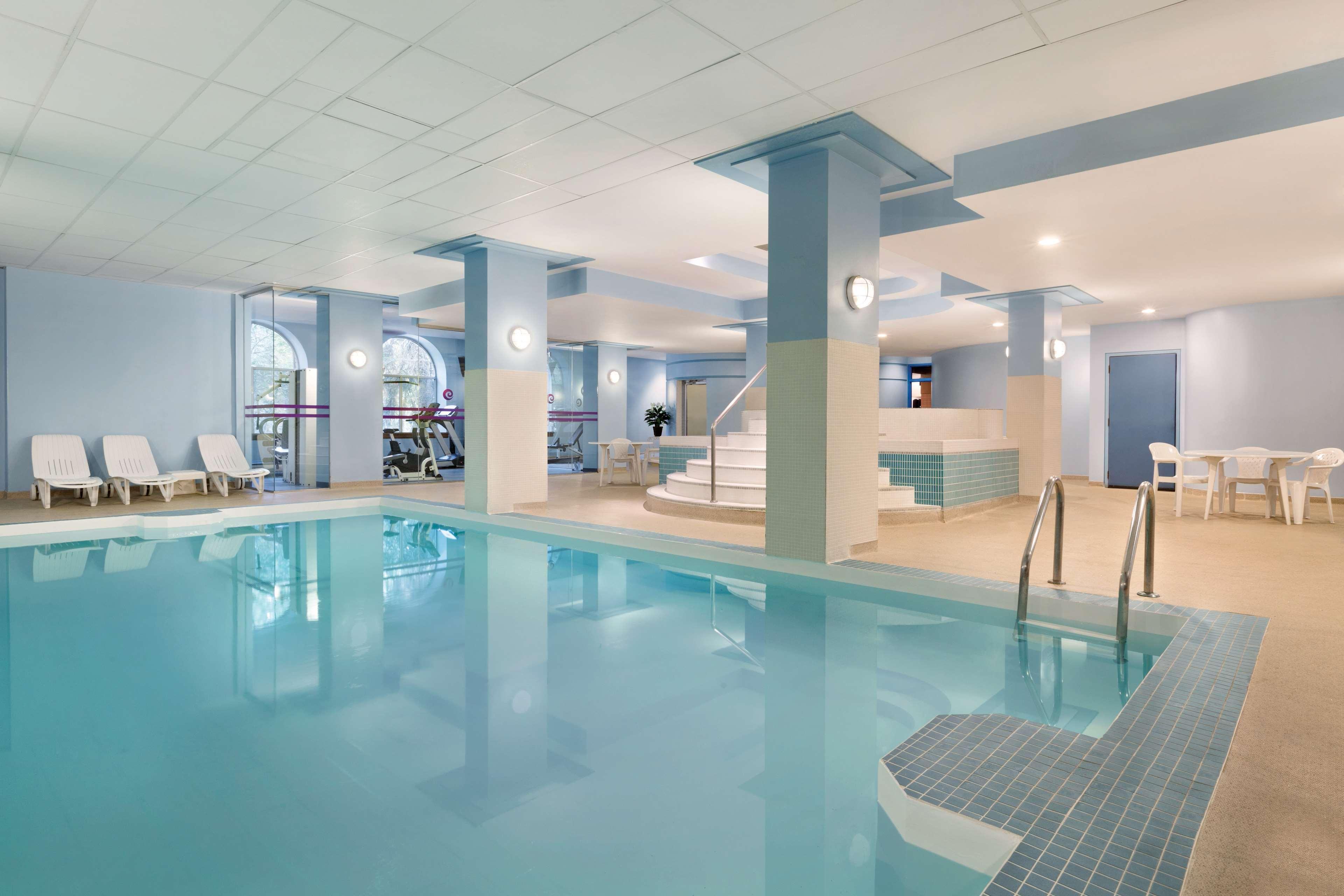 Coast Edmonton Plaza Hotel By Apa Exterior foto