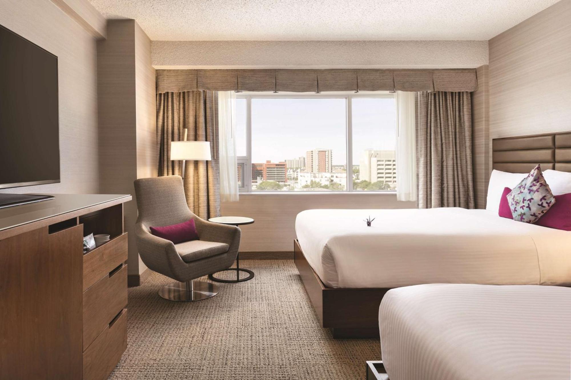 Coast Edmonton Plaza Hotel By Apa Exterior foto